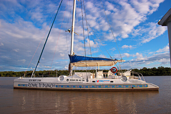 iles du salut guyane catamaran